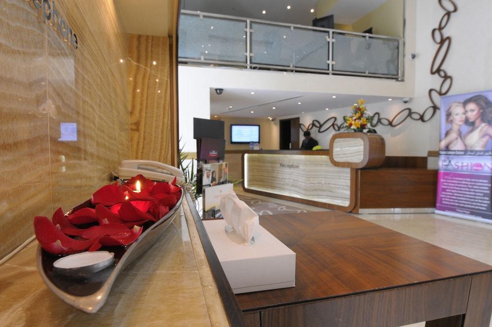 Howard Johnson By Wyndham Abu Dhabi Downtown Bagian luar foto
