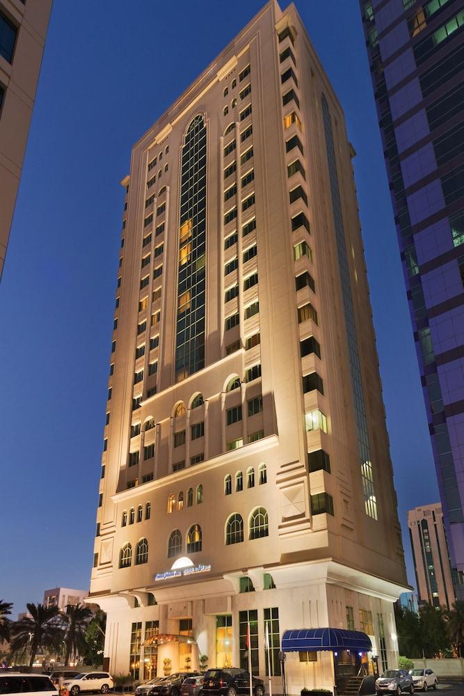 Howard Johnson By Wyndham Abu Dhabi Downtown Bagian luar foto