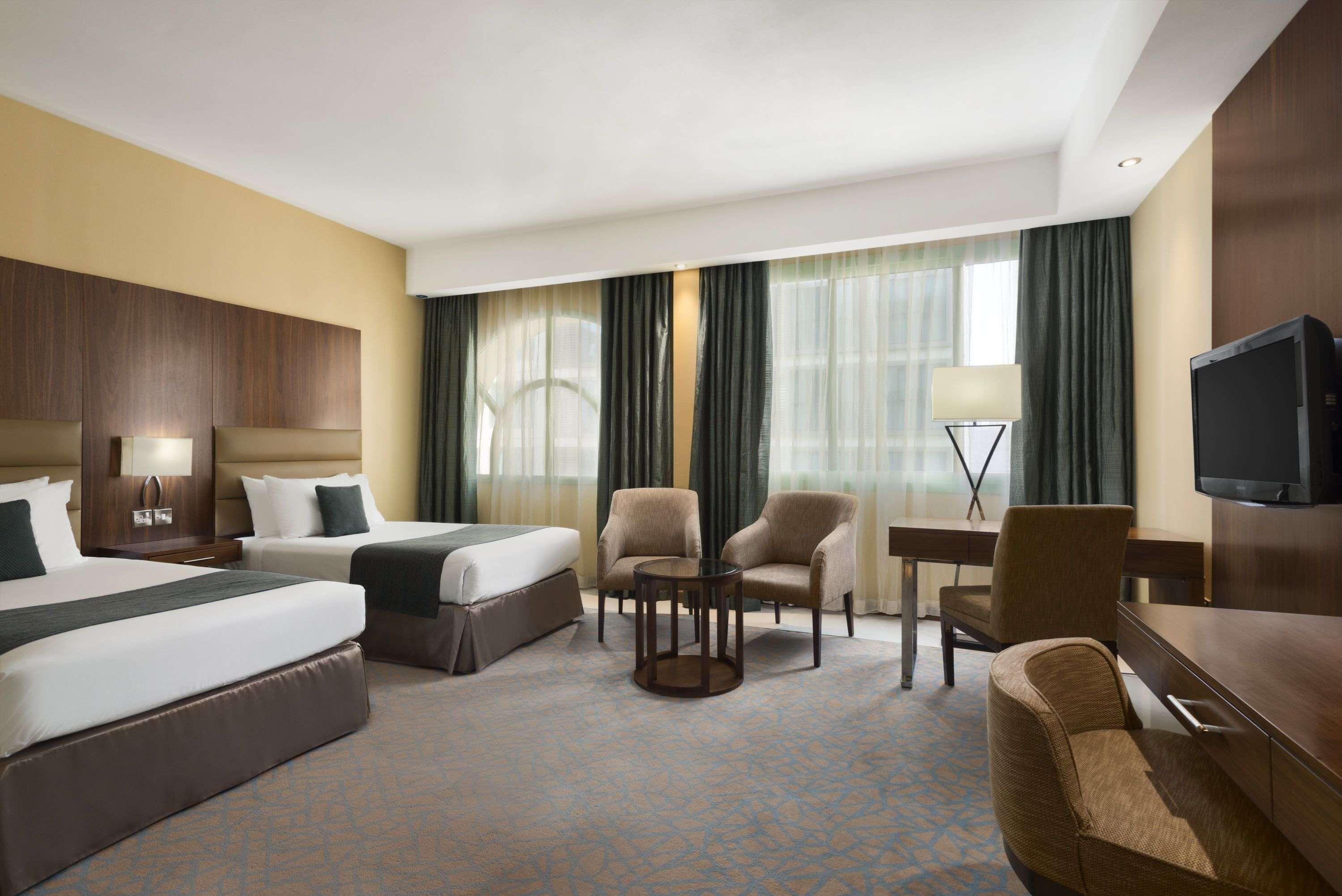 Howard Johnson By Wyndham Abu Dhabi Downtown Bagian luar foto