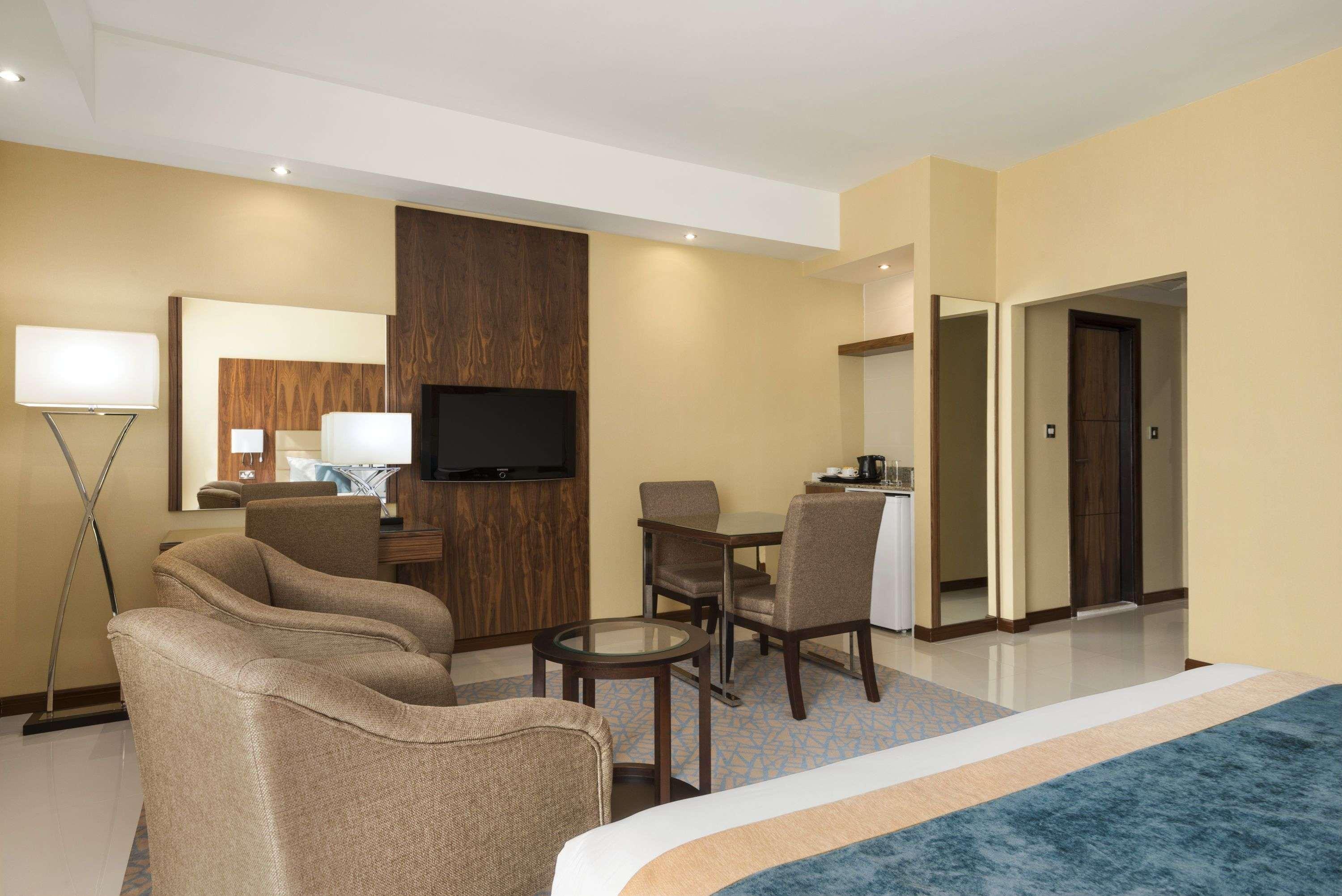 Howard Johnson By Wyndham Abu Dhabi Downtown Bagian luar foto