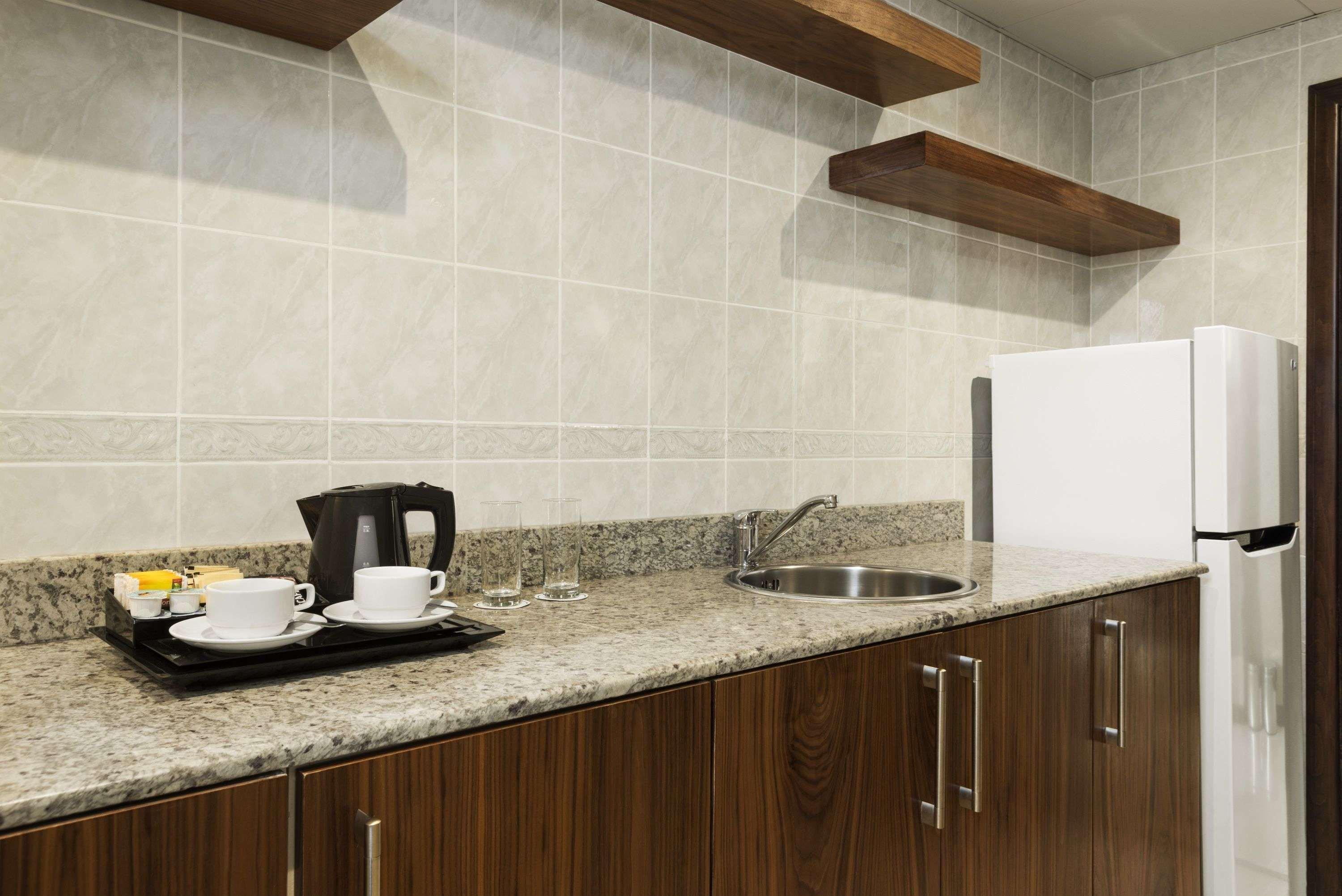 Howard Johnson By Wyndham Abu Dhabi Downtown Bagian luar foto