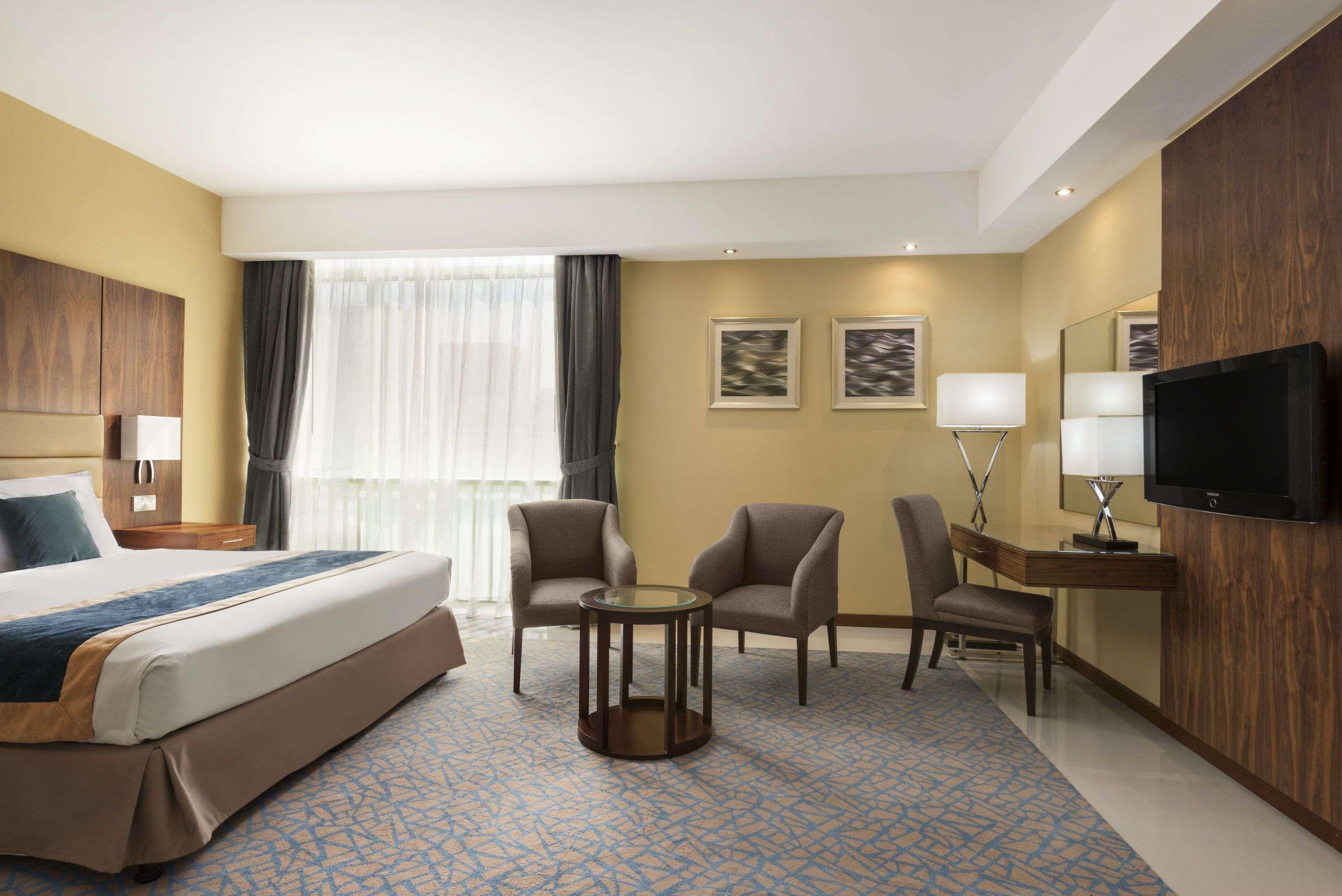 Howard Johnson By Wyndham Abu Dhabi Downtown Bagian luar foto