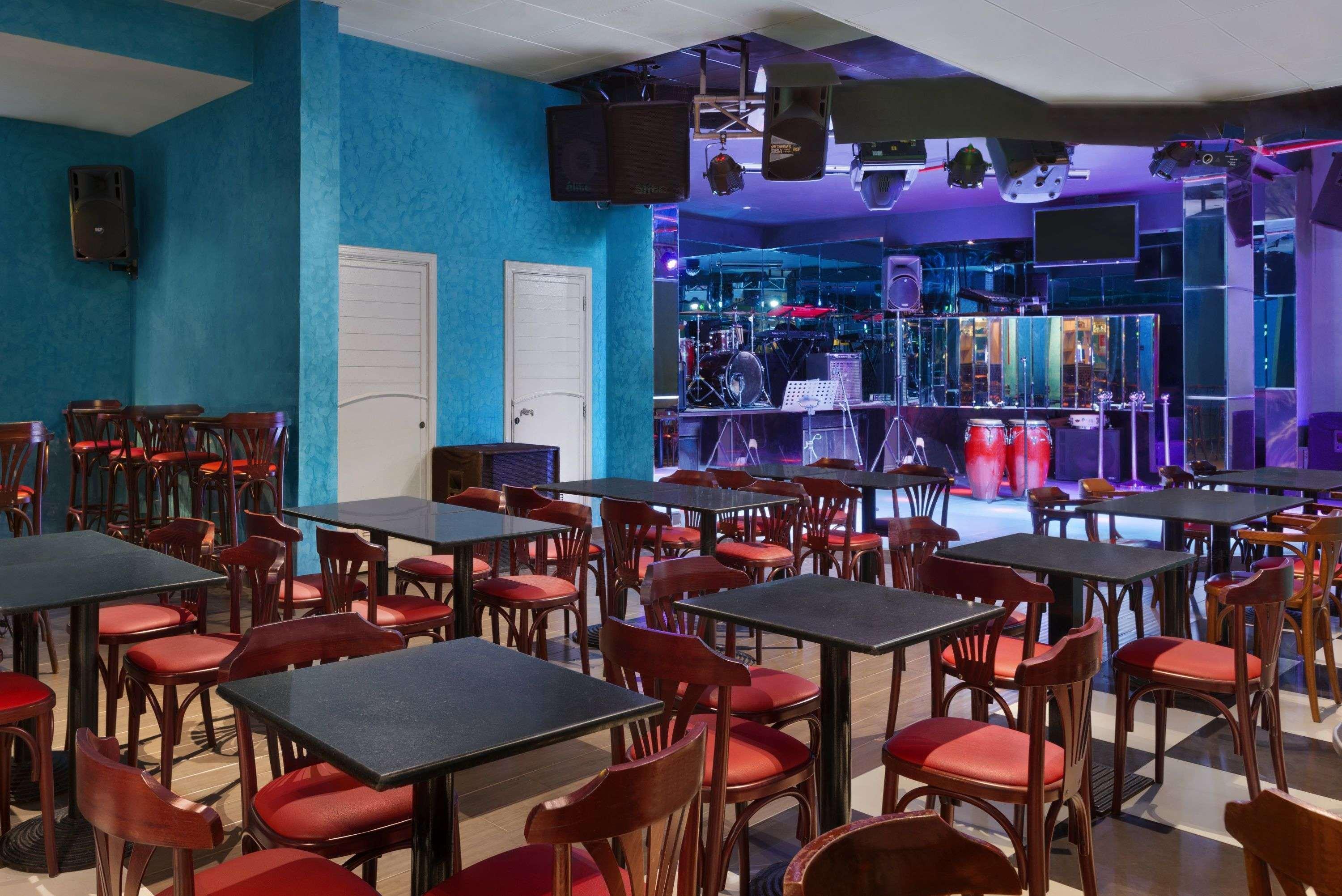Howard Johnson By Wyndham Abu Dhabi Downtown Bagian luar foto