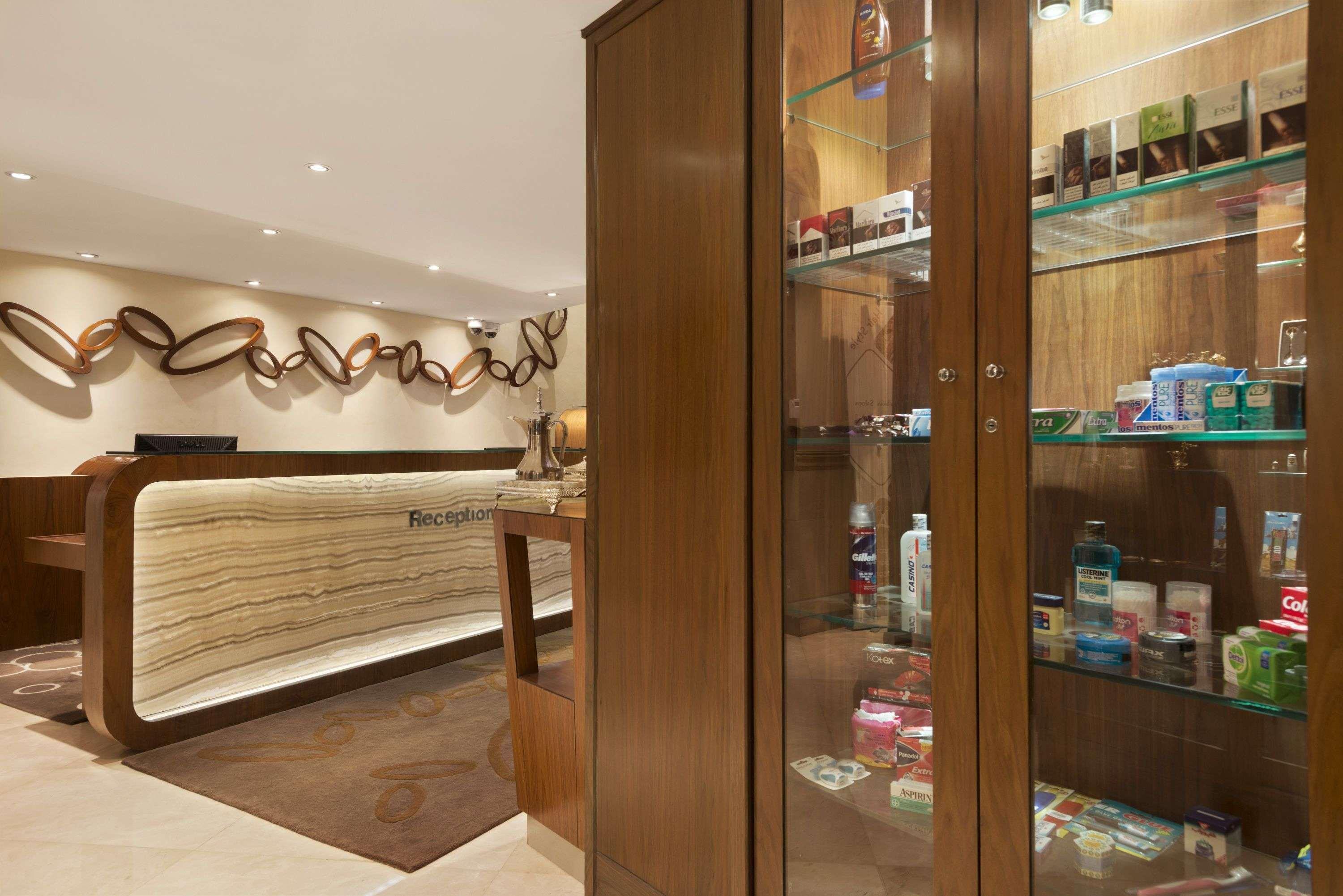 Howard Johnson By Wyndham Abu Dhabi Downtown Bagian luar foto