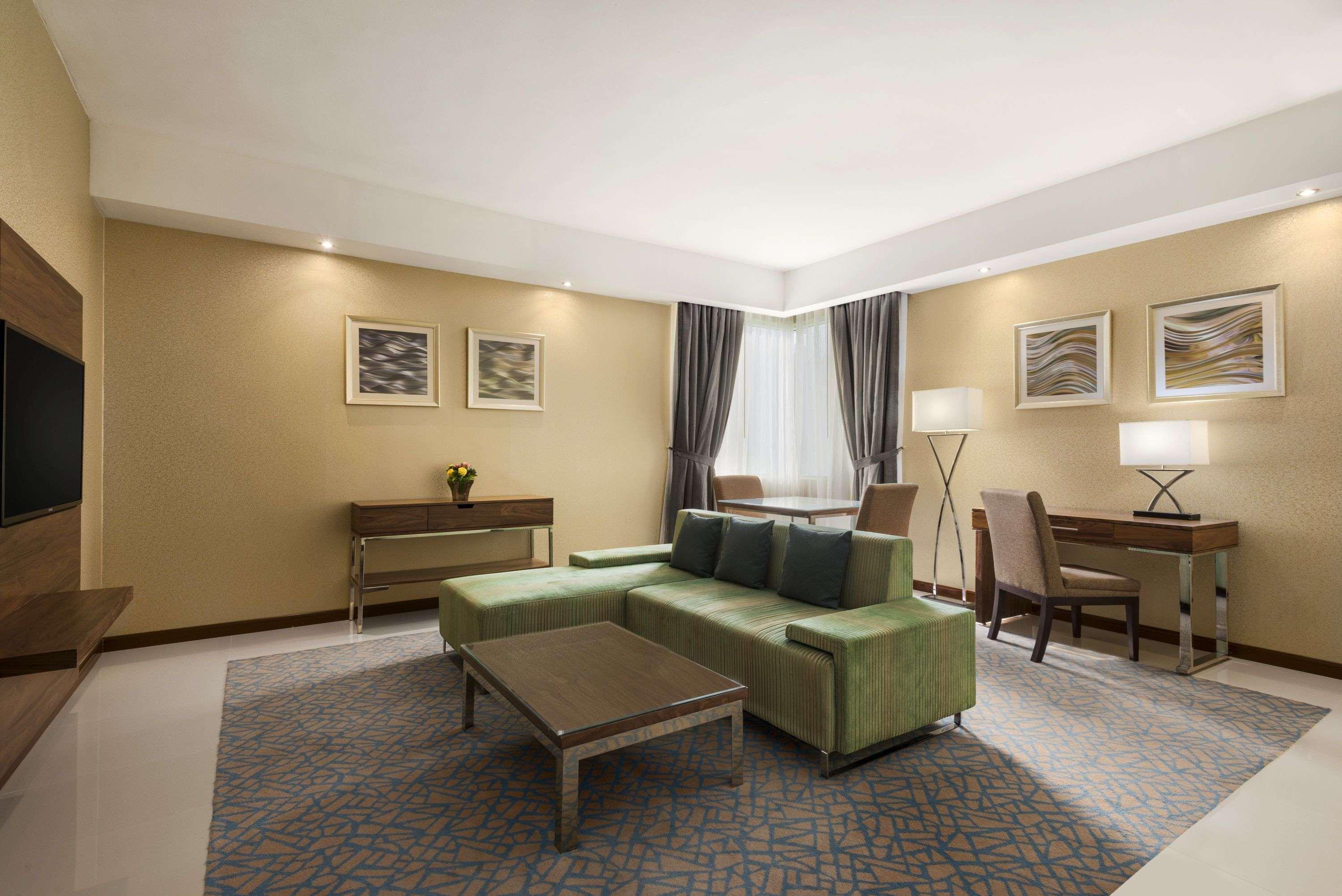 Howard Johnson By Wyndham Abu Dhabi Downtown Bagian luar foto