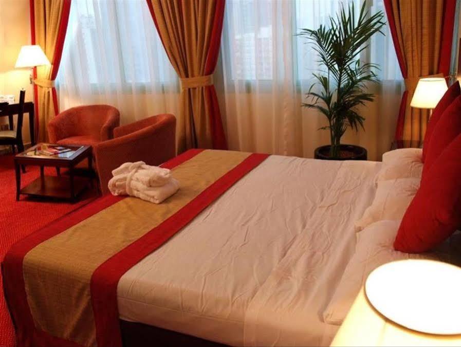 Howard Johnson By Wyndham Abu Dhabi Downtown Bagian luar foto